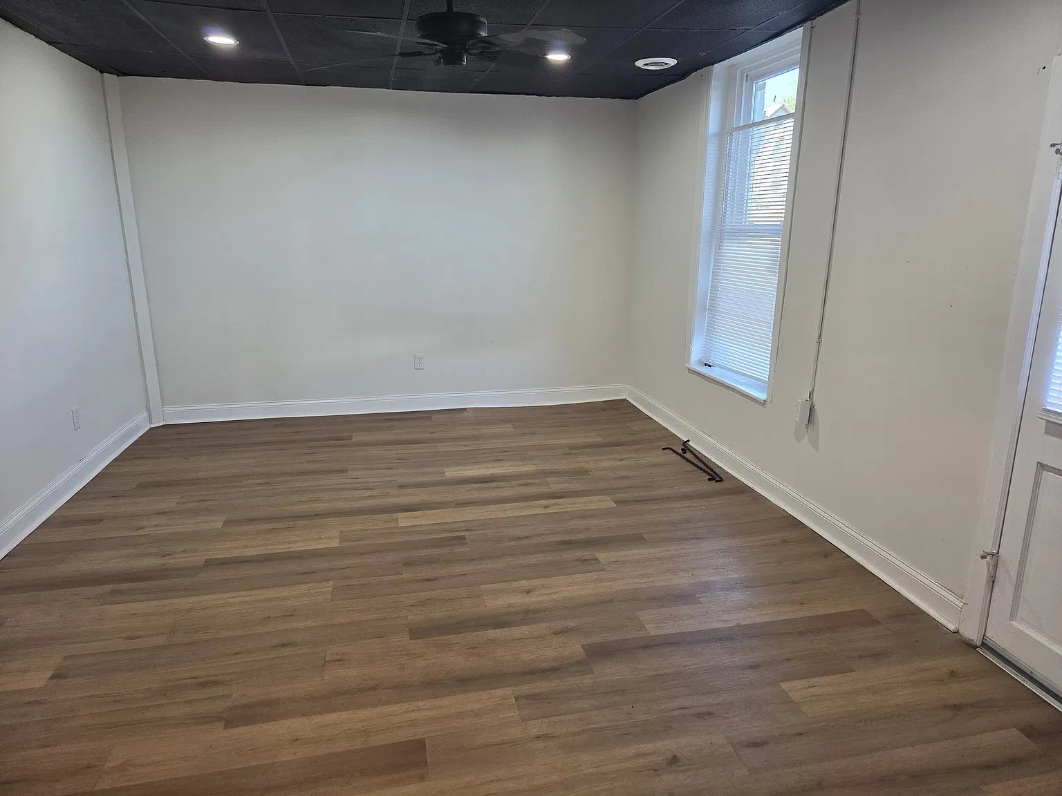 Studio, 1000 sqft, $1,100 — Photo 3
