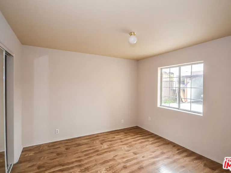 3722 Wall St — Photo 3
