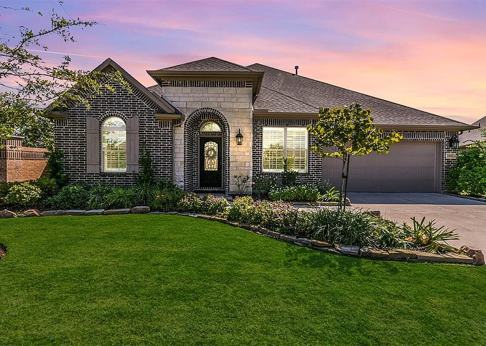 Welcome home to 23643 Carlis Hills Trace.