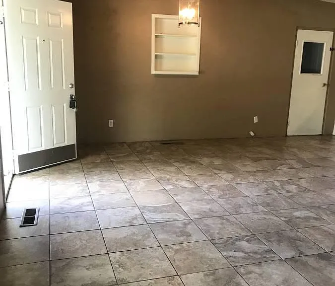 811 N Kansas St — Photo 2