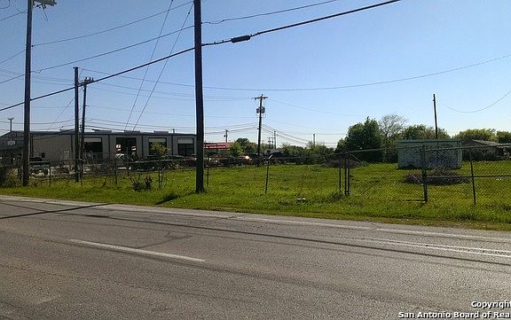 5th image of 102 Oak Valley Dr