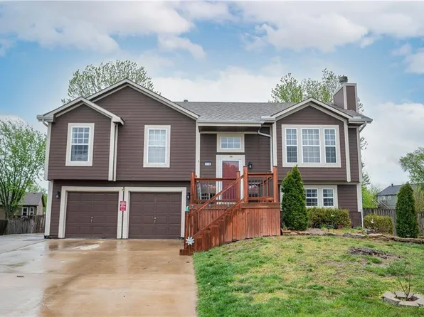 955 Stone Creek Cir, Gardner, KS 66030