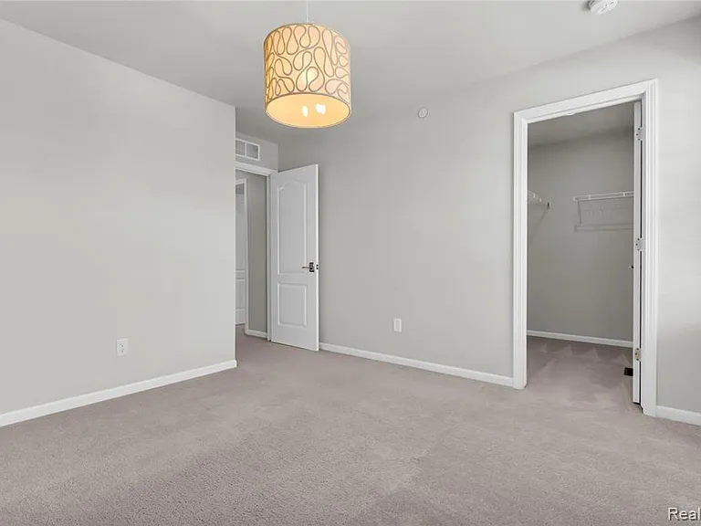 313 Strawberry Dr — Photo 25