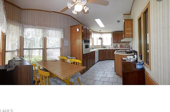 4th image of 1718 Beverly Dr
