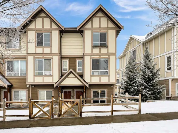 898 SW Sherwood Blvd NW, Calgary, AB T3R 0V3