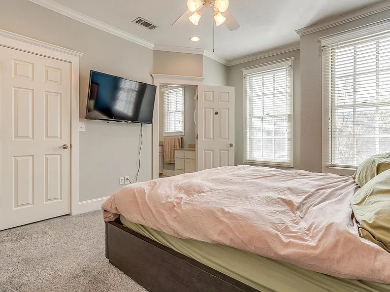 1211 S Adams St — Photo 18