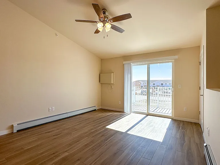 713 Caroline St — Photo 269