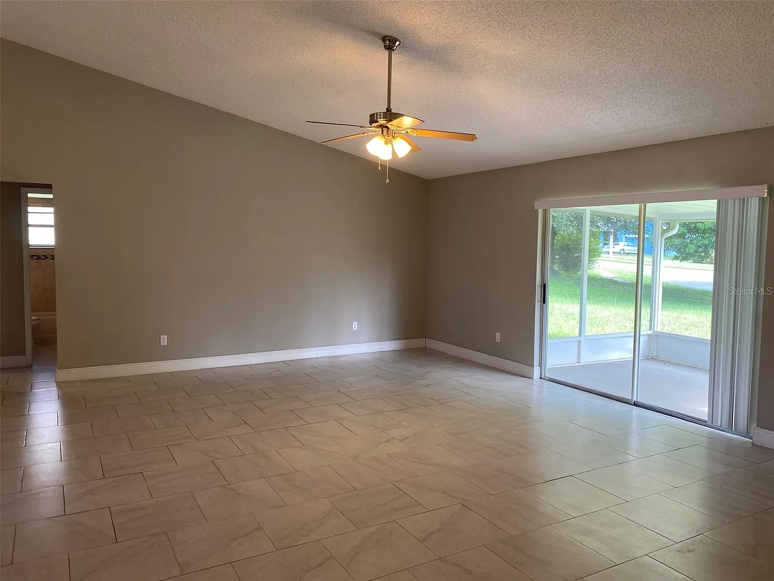 3 bed, 1601 sqft, $2,350 — Photo 3