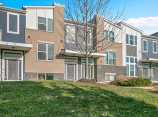 29W710 Everton Dr, Warrenville, IL 60555