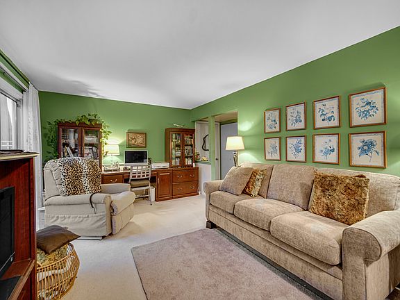 5th image of 29W421 White Oak Dr