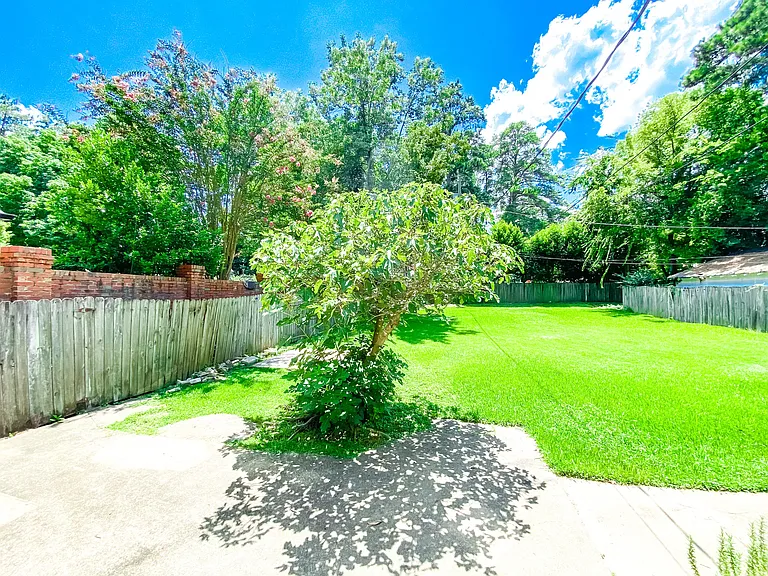 218 Malaga Ave — Photo 2