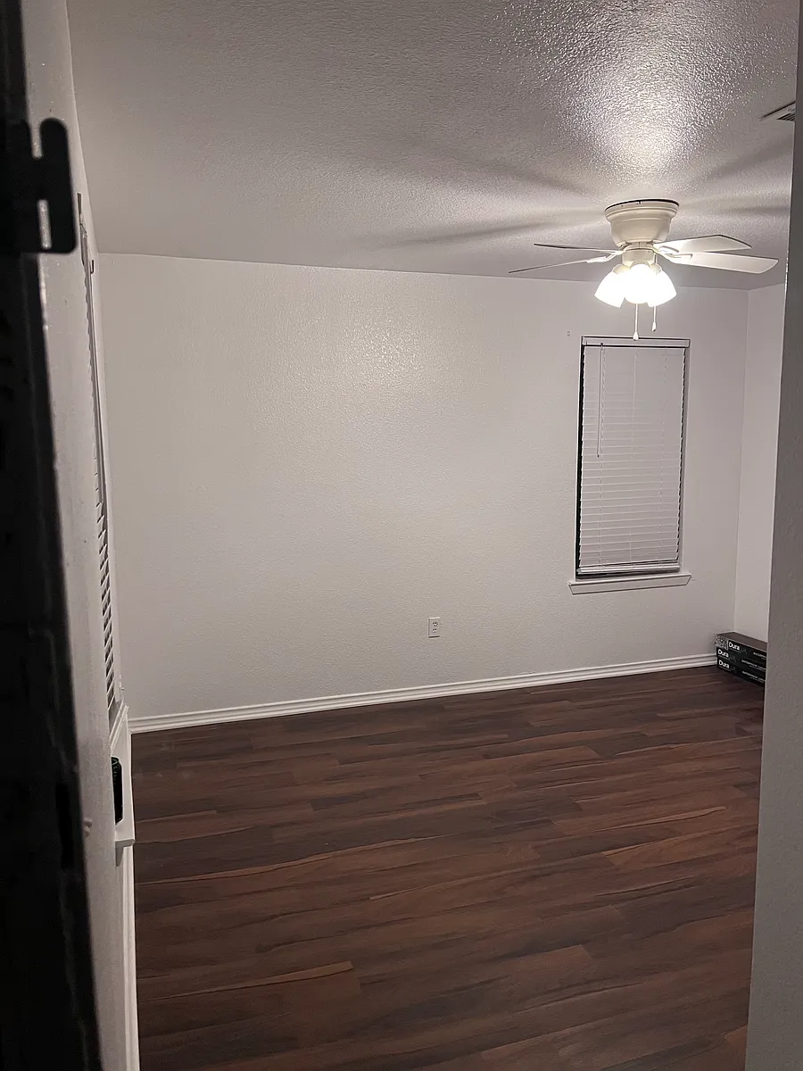 Building Photo - 1029 E Hickory St #B