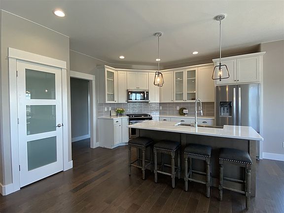 3rd image of 1403 Croell Ave