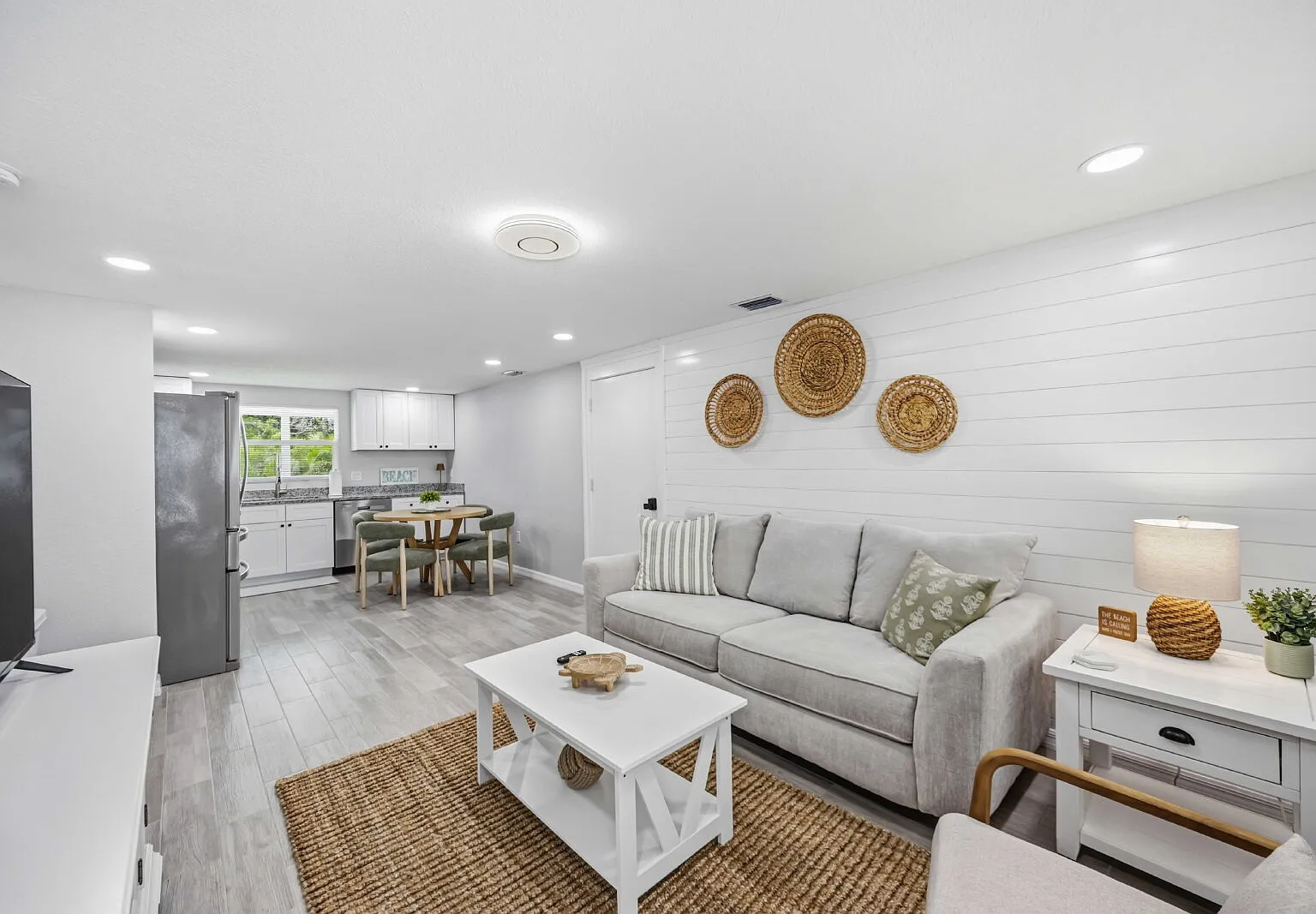 2 bed, 1.0 bath, 800 sqft, $2,500 — Photo 3