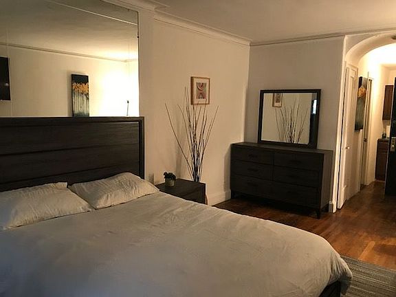 2nd image of 305 E 44th St APT 3c