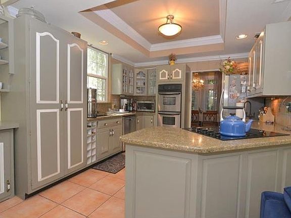 3rd image of 646 Bonita Dr