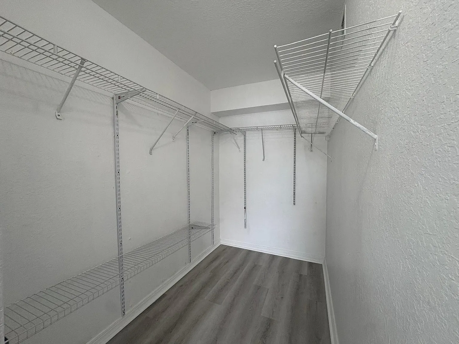 2 bed, 900 sqft, $1,799 — Photo 3