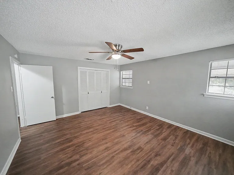 12715 Middle Ln — Photo 27