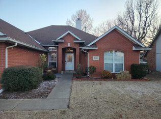 3525 Lakeshore Dr, Enid, OK 73703