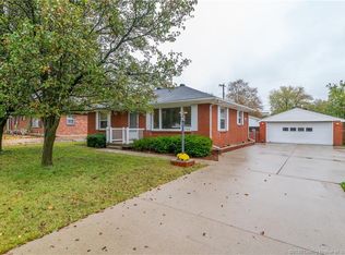 2402 Zurschmiede Dr, New Albany, IN 47150