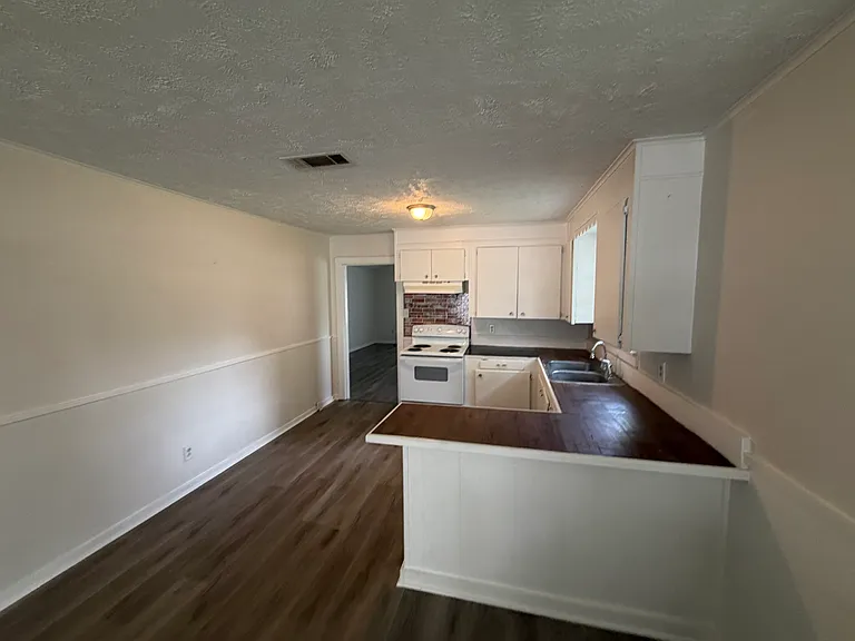 200 Hayes St — Photo 3