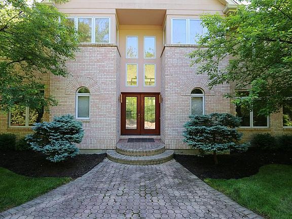 2nd image of 9985 Lakewood Ln