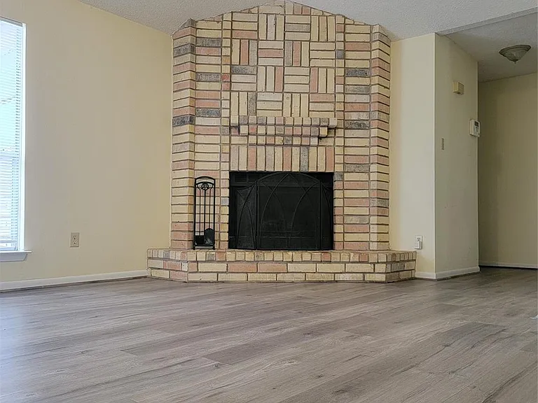 3907 Bartons Ct — Photo 9