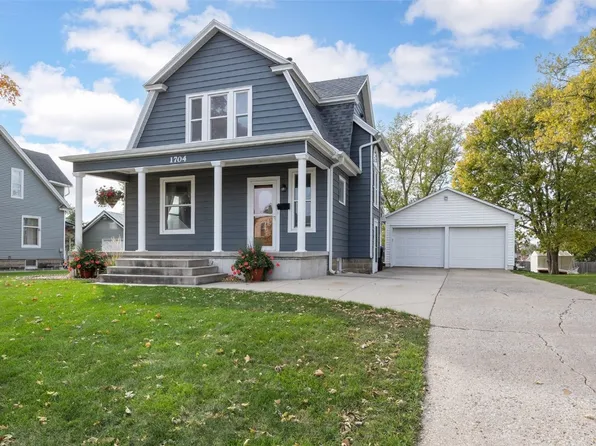 1704 11th Ave, Belle Plaine, IA 52208