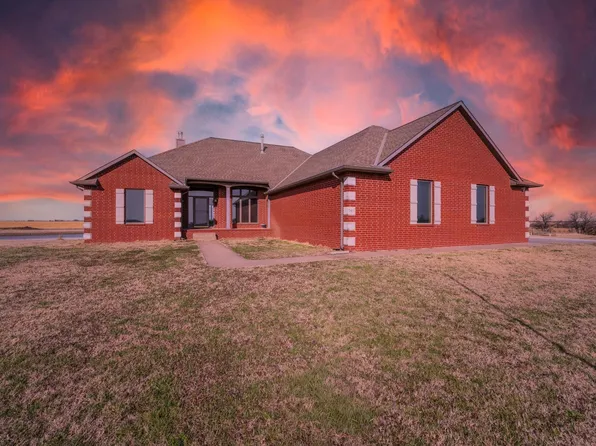 757 S Meridian Rd, Wellington, KS 67152