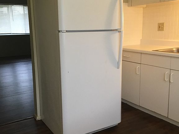 3rd image of 721 Thompson Dr #84908073C