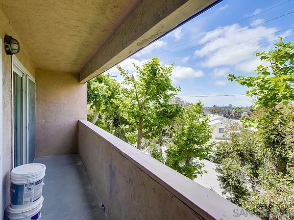 3rd image of 4041 Oakcrest Dr Unit 306