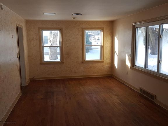 3rd image of 204 Kimbark Ave