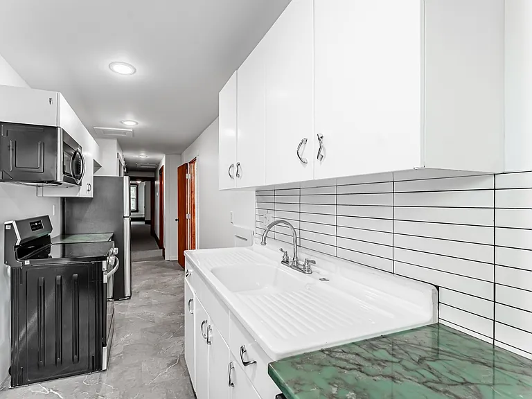 496 Dorsey Ave #4 — Photo 4