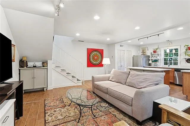 2 bed, 2.0 bath, 1100 sqft, $2,500 — Photo 4