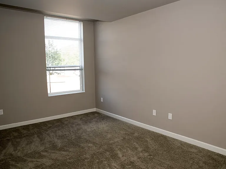 Eagledale Senior — Photo 8