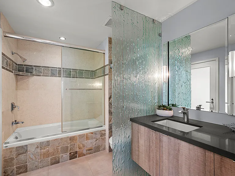 325 7th Ave #2303 — Photo 33