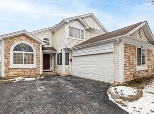 475 Bourbon Ln, Naperville, IL 60565