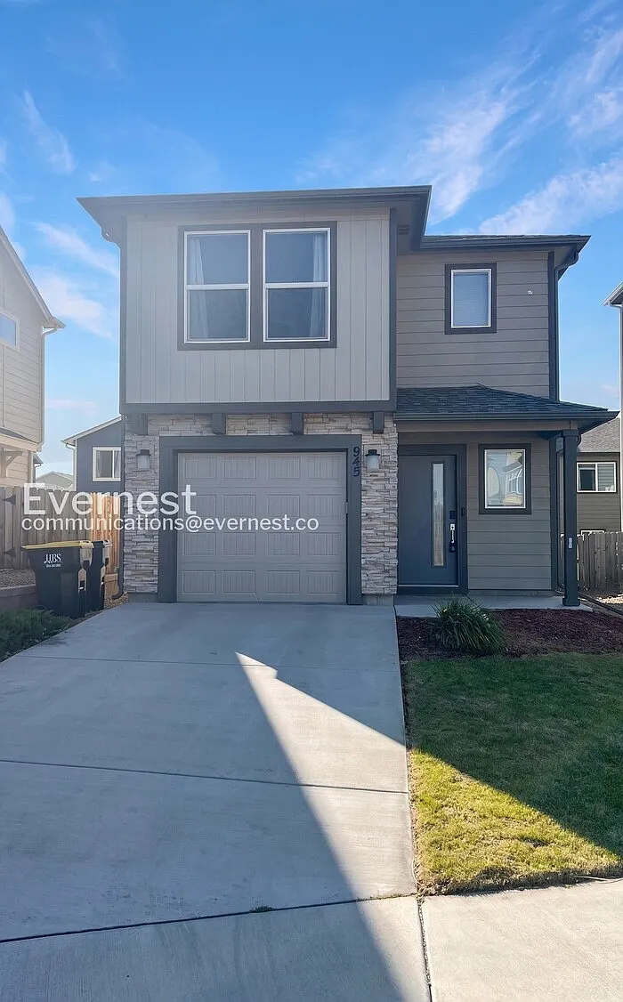 3 bed, 2.5 bath, 1350 sqft, $2,097 — Photo 2