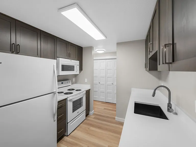 Cascades Apartments — Photo 21