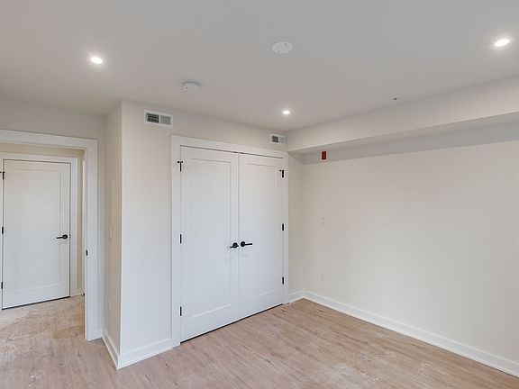 3rd image of 933 N 29th St #4