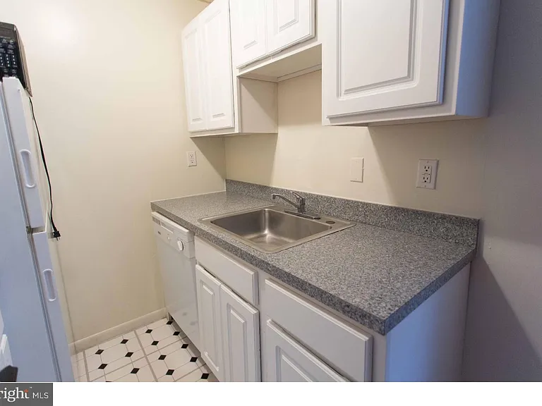 727 Spruce St #2R — Photo 5