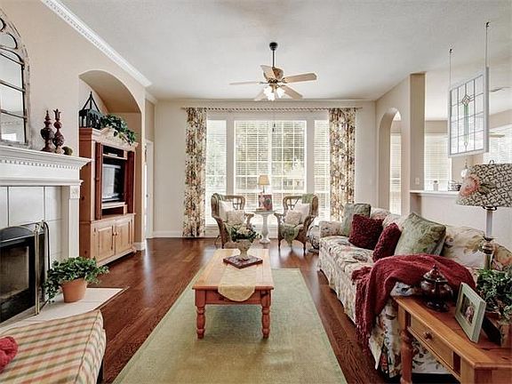 2nd image of 1806 Autumn Fire Dr