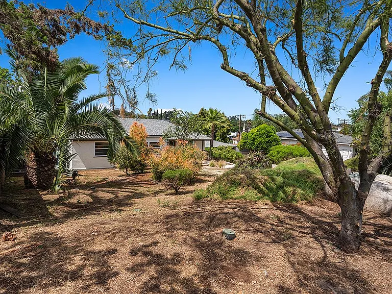 7170 Hybeth Dr — Photo 26