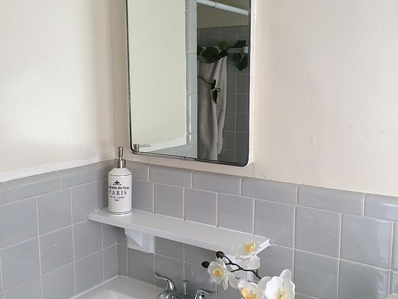 4th image of 380 SE 12th Ave #11154087