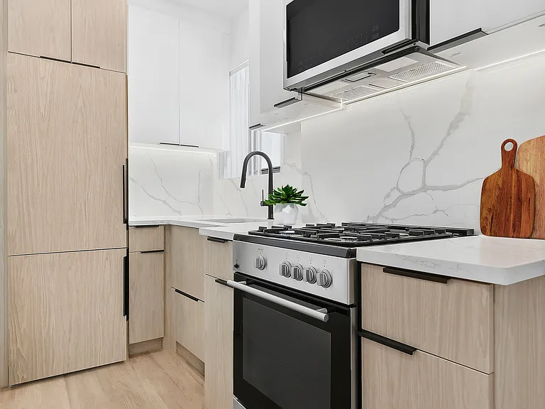 264 W 21st St #2 — Photo 3