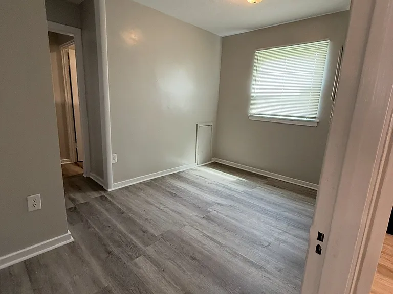 2155 N Catherwood Ave — Photo 9
