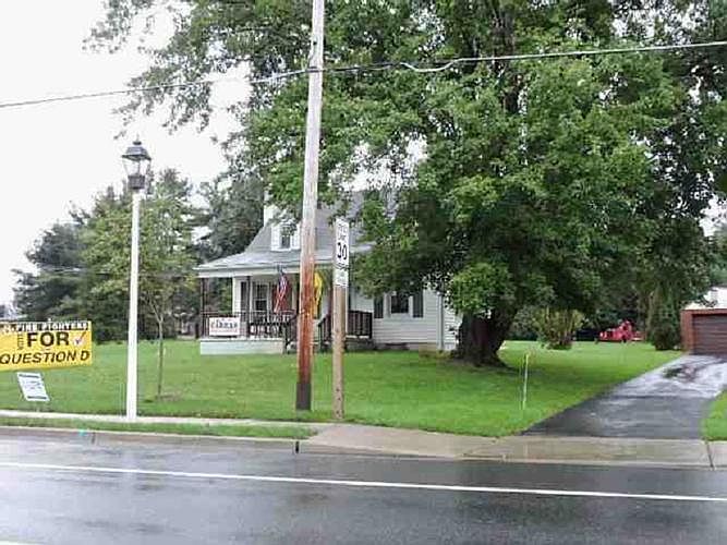 2nd image of 140 W Main St