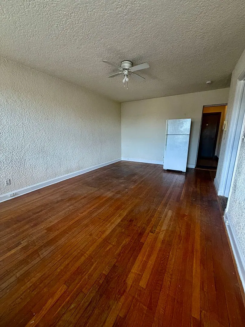 208 North Kensico Ave - Residential — Photo 3