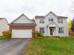 120 Oxford Ave, Sugar Grove, IL 60554