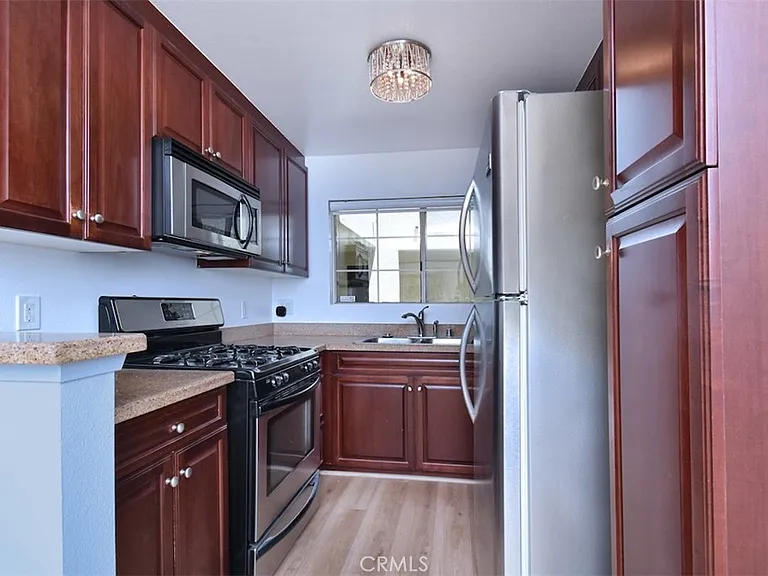 21500 Burbank Blvd #112 — Photo 19